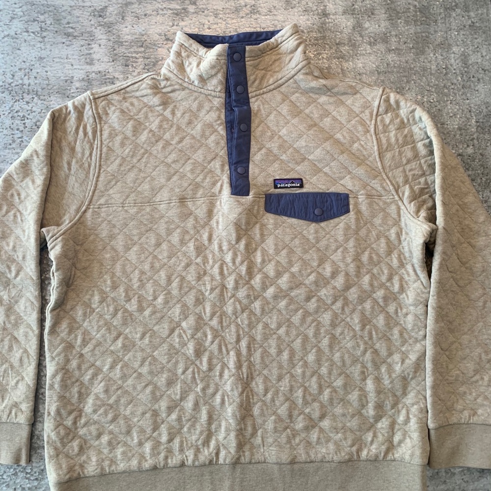 Patagonia men’s XL sweatshirt